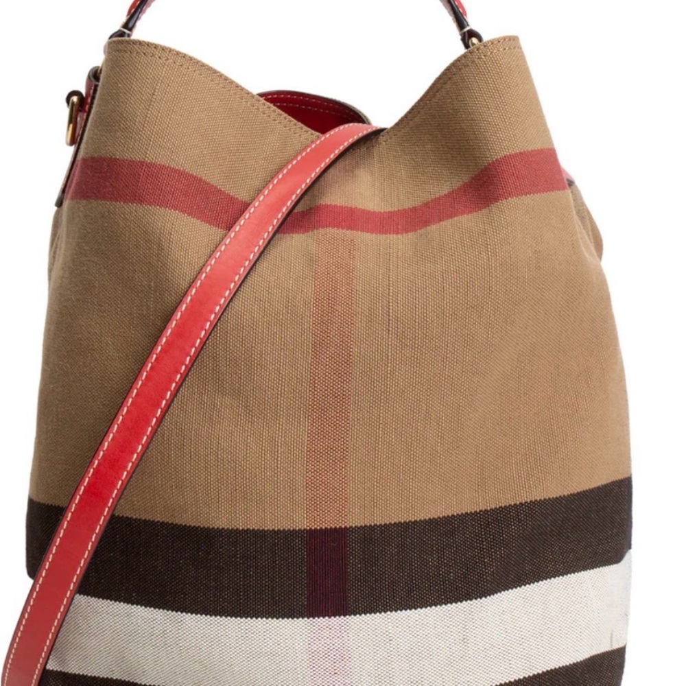 BURBERRY
Ashby Mega Check Medium